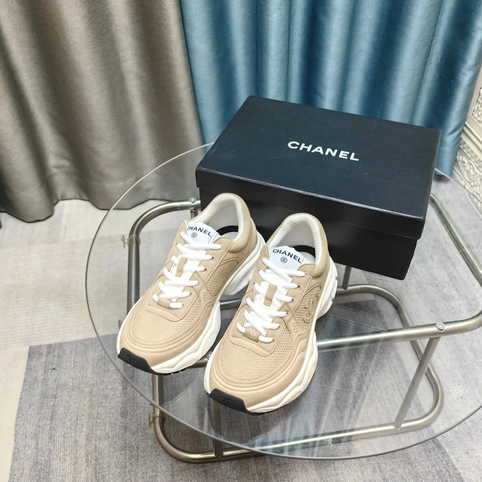 p680🐮🐮Chanel Chanel dad shoes, men and women couples - 2025 counter top casual sports shoes This classic design; the upper is electro-embroidered with a variety of techniques; the outsole is fashionable and sporty; it is unusual to incorporate a variety of color matching elements... The diversified mix and match is very beautiful and versatile, casual, fashionable, sports and outdoor can be taken into account... ꫛꫀꪝ Go➫ Material: ❶Upper is made of: Original imported first-layer silk cowhide + original waterproof cloth + original first-layer cowhide ❷Inner lining: original sheep lining + mesh ❸Outsole based on: original TPU combination outsole Special counter boutique packaging complete set for women 35–41